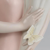 Belle Vaas – Artistieke Keramische Bloemenvaas met Meisjesfiguur